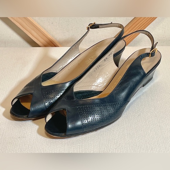 Salvatore Ferragamo Navy Blue Leather Peep Toe Sling Back Wedge Sz 8.5 - Picture 2 of 5